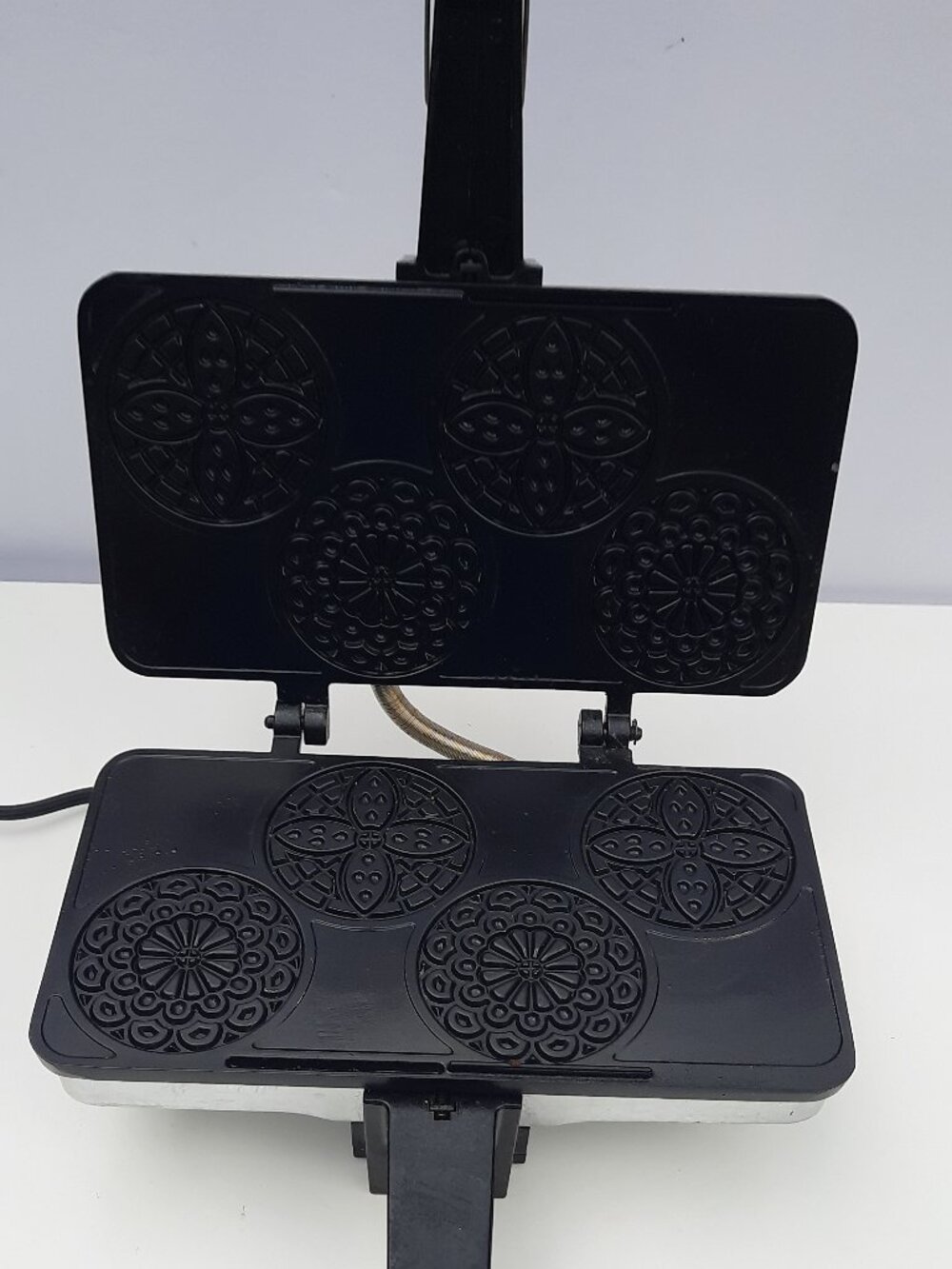 Cucinapro Pizzelle Maker S220-03 Tested and Working Makes 4  Used